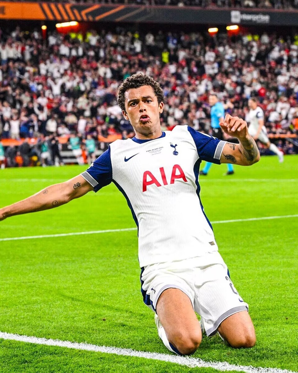 热刺逆袭夺冠，卫冕冠军表现出色