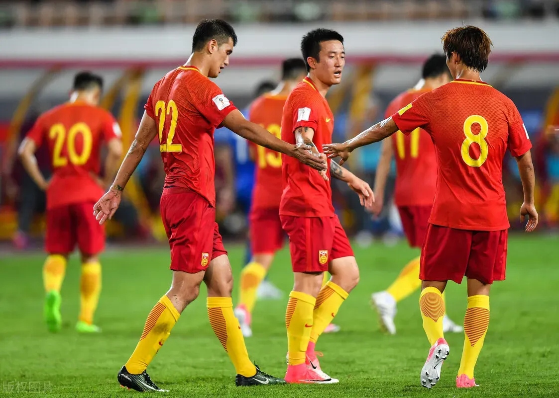 足球巅峰对决：中国国家队风采依旧