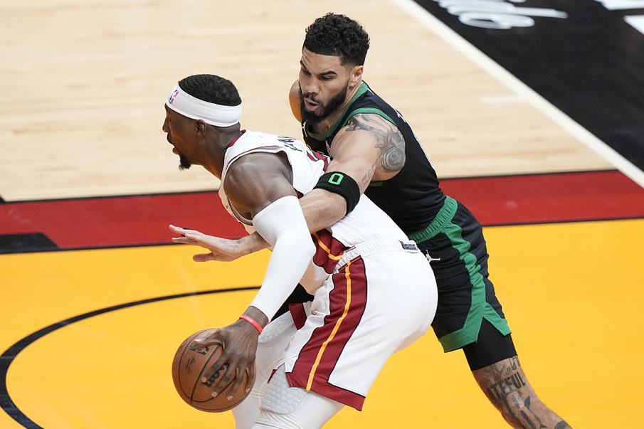 新疆队绝杀热火，塔图姆点燃赛场