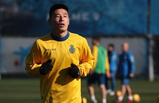 美洲球队英勇斩获亚洲足球巅峰