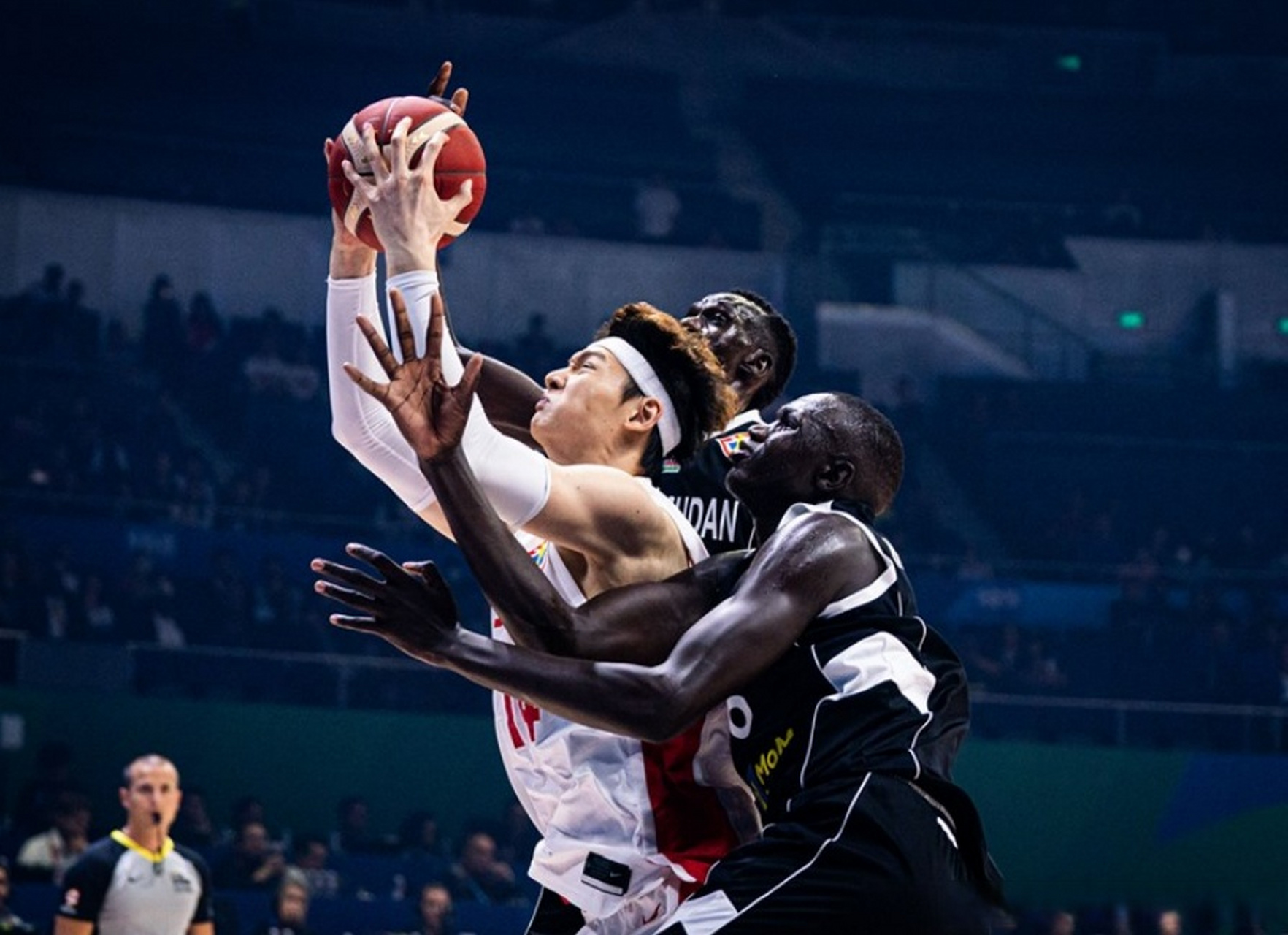 中国男篮轻取土耳其男篮，瓦兰丘纳斯三分雨点燃全场