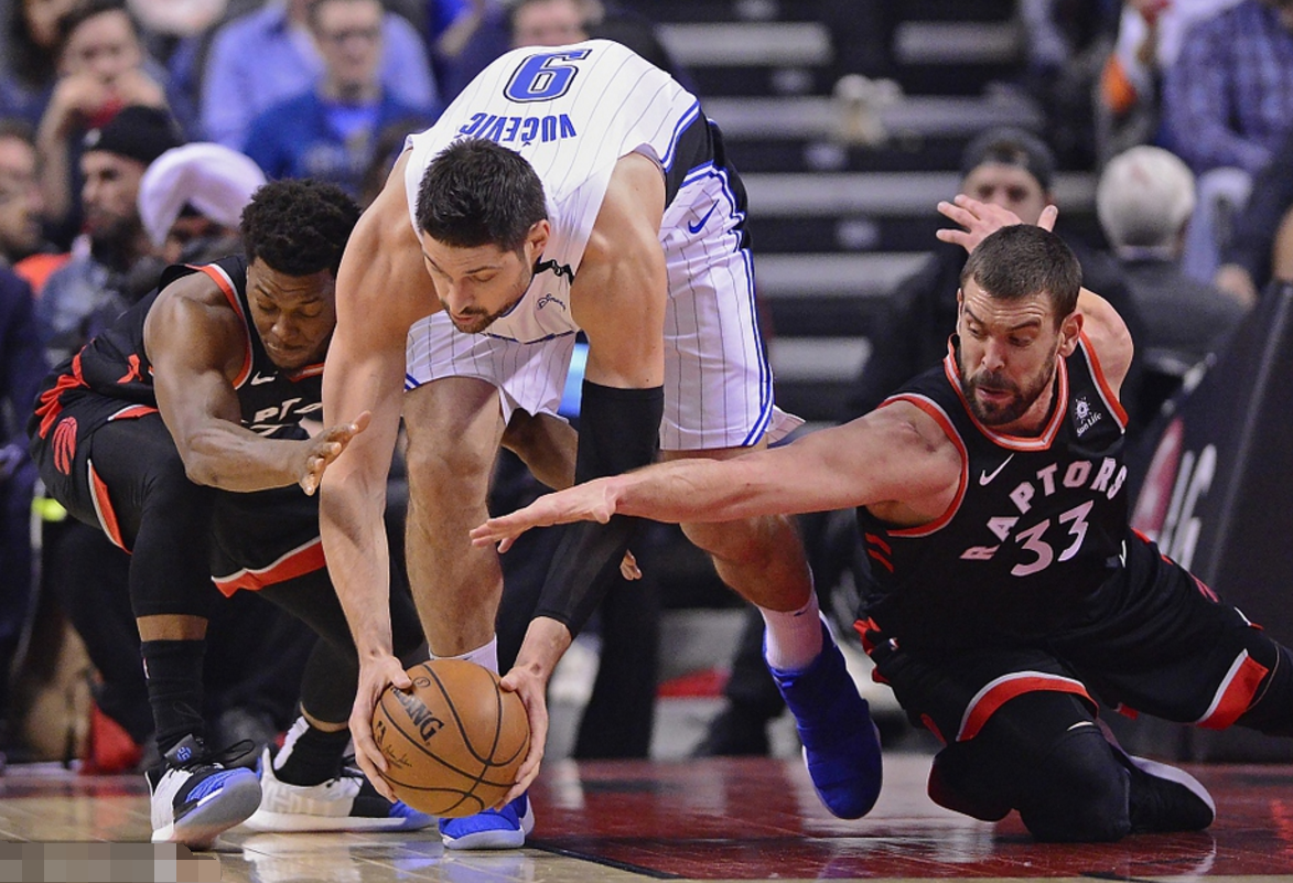 魔术横扫四川队，范弗利特带队取胜