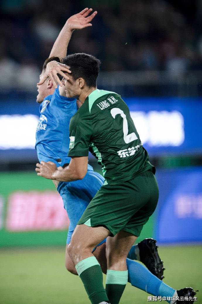 里昂中场梅开二度，帮助球队取得连胜