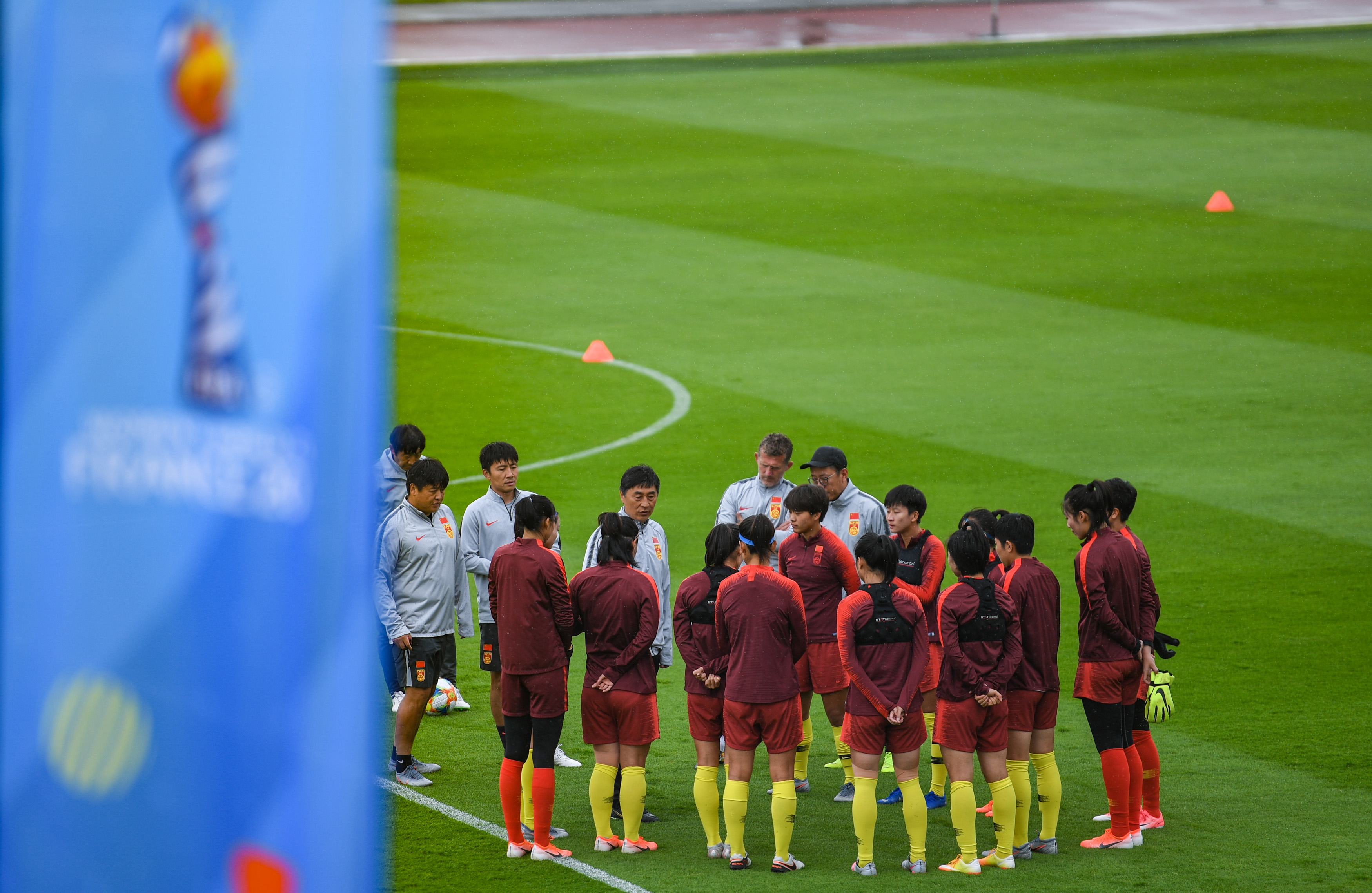 中国女子足球队士气高昂备战世界杯 中国女子足球队士气高昂备战世界杯