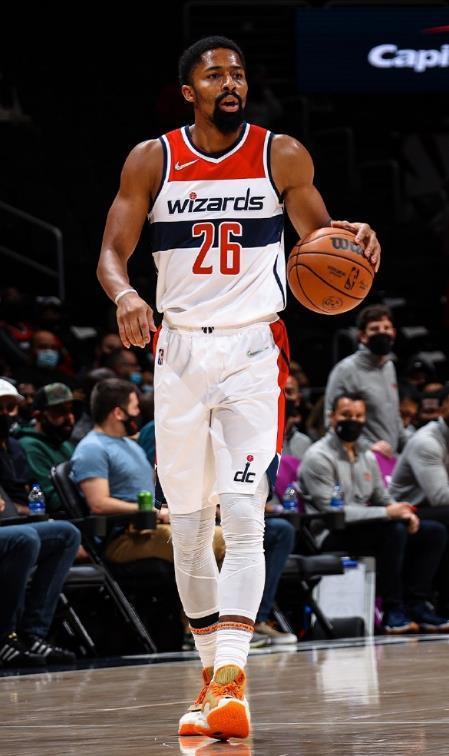 尼克斯惜败溜马，罗斯分成为全场最佳射手